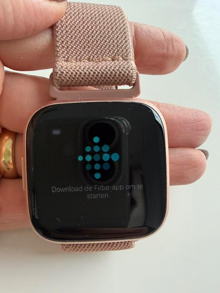 Fitbit Versa 2, Handtassen en Accessoires, Smartwatches, Gebruikt, Roze, Afstand, Calorieverbanding, Conditie, Hartslag, Slaap