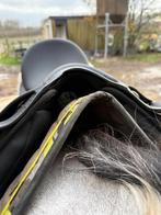 Zwart Dressuur zadel Norton 17inch, Animaux & Accessoires, Chevaux & Poneys | Selles, Enlèvement