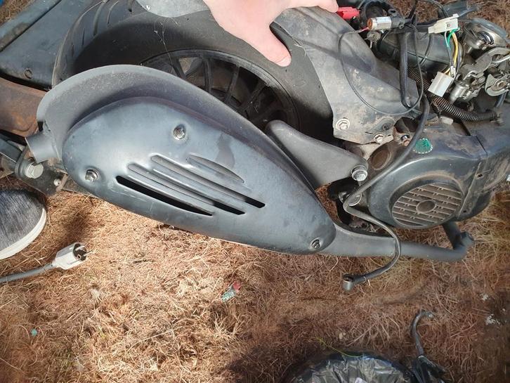 Uitlaat la souris sourini, Fietsen en Brommers, Brommeronderdelen | Scooters, Uitlaat, Ophalen
