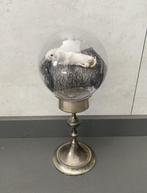 Opgezette muis in bol op kandelaar - taxidermie, Ophalen of Verzenden