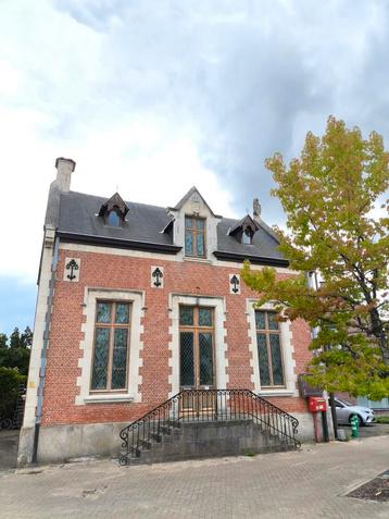 Partij glas-in-lood afkomstig uit monument beschikbaar voor biedingen