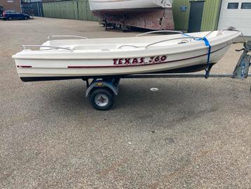 Stabiele vis/toer boot (Texas 360) met trailer en kussenset beschikbaar voor biedingen