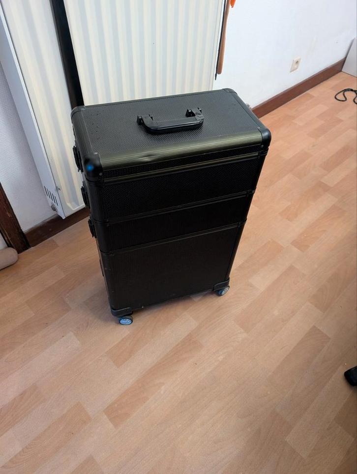 Kapperskoffer + drie oefen hoofden met echt haar + statief., Handtassen en Accessoires, Beautycases, Zo goed als nieuw, Ophalen