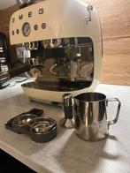 Machine à café SMEG avec broyeur, Machine à espresso, Réservoir d'eau amovible, Café en grains, 2 à 4 tasses