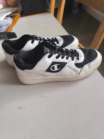 Schoenen Champion beschikbaar voor biedingen