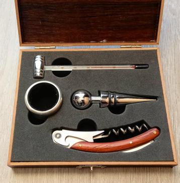 Luxe set met kurkentrekker, thermometer, stopper, wijnring beschikbaar voor biedingen