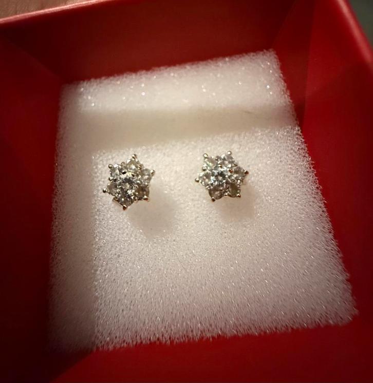 18 karaats witgouden oorbellen in sneeuwvlokvorm, Handtassen en Accessoires, Oorbellen, Zo goed als nieuw, Knopjes of Stekers