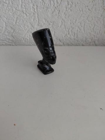 Egyptisch beeld beschikbaar voor biedingen