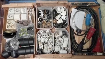 Rommelmarktspullen  beschikbaar voor biedingen