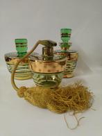 Bohemian glazen toilettafelset met parfumverstuiver., Antiek en Kunst, Curiosa en Brocante, Ophalen of Verzenden