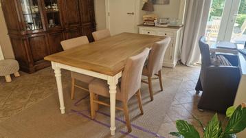 Eettafel massief eik hout inclusief. 4 stoelen beschikbaar voor biedingen