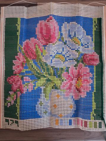 Handwerk kruissteek-bloemen  beschikbaar voor biedingen