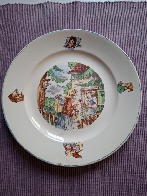 Vinted kinderbord sprookje uitgebeeld., Antiek en Kunst, Antiek | Porselein, Ophalen