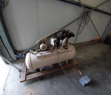 compressor  250 liter, 15 bar (285 liter/min) beschikbaar voor biedingen