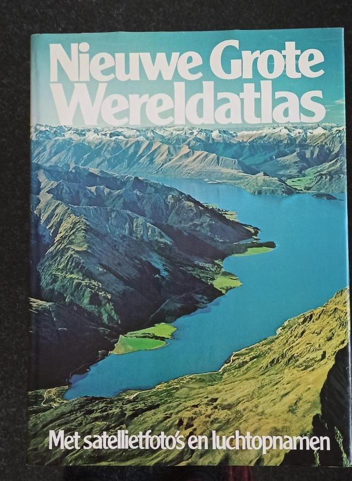 Grote wereldatlas met satelietfoto's en luchtopnamen-248 blz, Livres, Atlas & Cartes géographiques, Neuf, Autres atlas, Monde