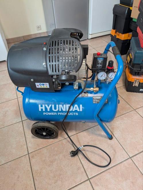 Hyundai 3 pk compressor met 2 cilinders (olie), Doe-het-zelf en Bouw, Compressors, Zo goed als nieuw, 6 tot 10 bar, 25 tot 100 liter