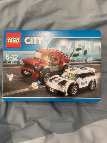 Lego poltie en boef beschikbaar voor biedingen