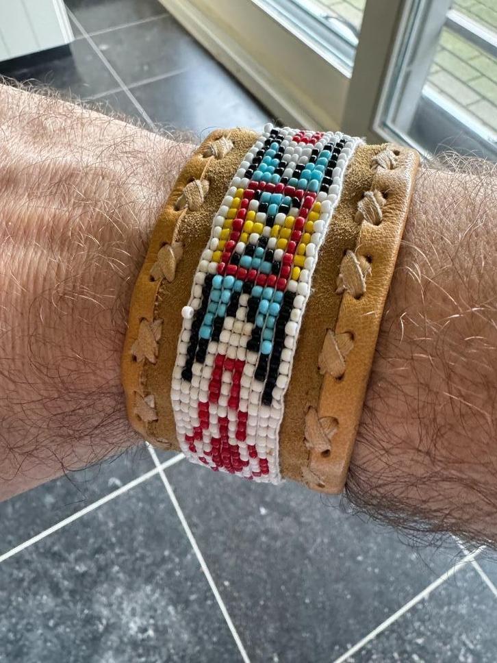Armband leder Daim Kralen Native American Indianen, Handtassen en Accessoires, Armbanden, Zo goed als nieuw, Leer, Bruin, Met bedels of kralen