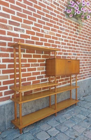 Vintage wandmeubel/stokkenkast beschikbaar voor biedingen