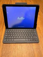 iPad (9e generatie) + nieuw Logitech keyboard, Computers en Software, Apple iPads, Apple iPad, Zo goed als nieuw, Wi-Fi en Mobiel internet
