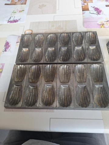 2 oude vintage madeleinevormpjes  beschikbaar voor biedingen