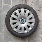 Jeu de jantes BMW avec enjoliveurs et pneus hiver, Autos : Pièces & Accessoires, Pneus hiver, 16 pouces, Pneu(s), Enlèvement