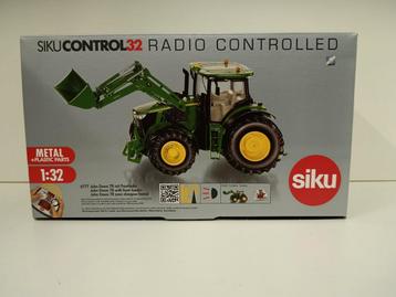 Siku Control John Deere 7310R met voorlader op schaal 1:32.  beschikbaar voor biedingen