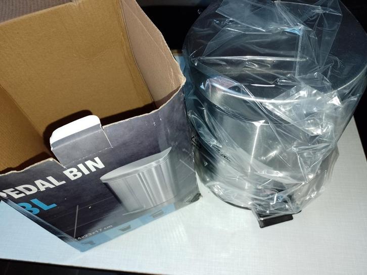 Te koop kleine RVS prullenbak, Huis en Inrichting, Woonaccessoires | Prullenbakken, Nieuw, Inox, Minder dan 50 cm, minder dan 10 liter