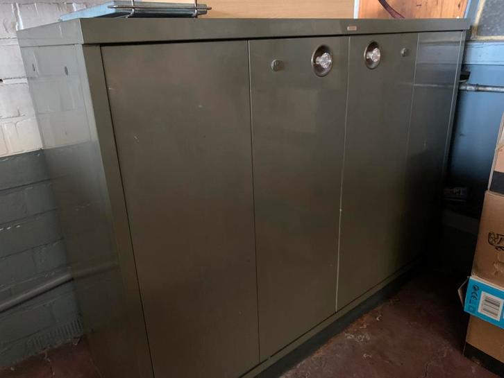 Vintage metalen kast, Antiek en Kunst, Antiek | Meubels | Kasten, Ophalen