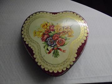 Vintage blikken doos beschikbaar voor biedingen