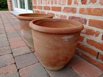 Terracotta bloempotten (2 stuks) beschikbaar voor biedingen