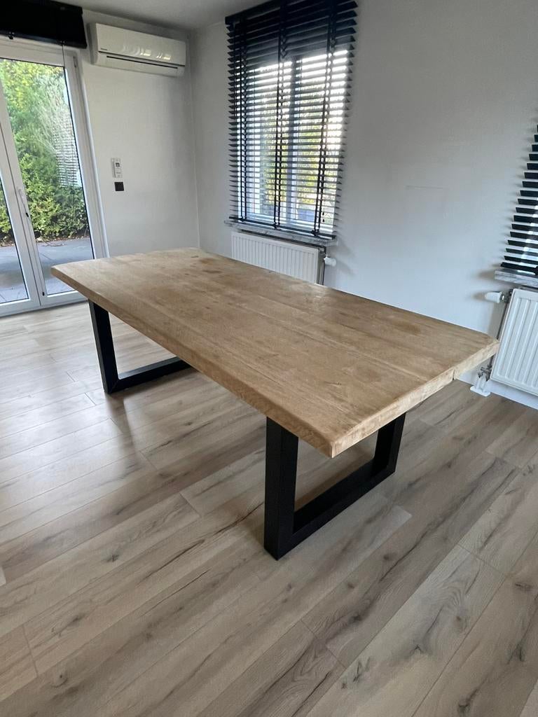 Massieve eiken eettafel 1e keus met stalen frame, Huis en Inrichting, Tafels | Eettafels, Zo goed als nieuw, Ophalen