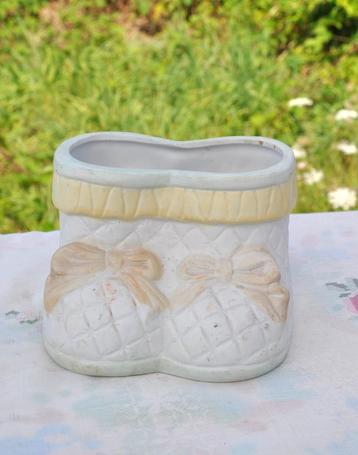 chausson en faience pour montage floral de naissance  beschikbaar voor biedingen