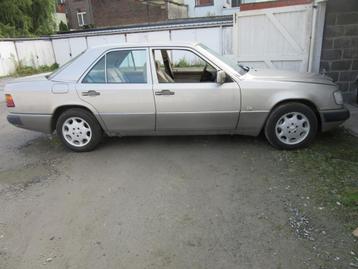 Mercedes-Benz oldtimer W124 200E, Auto's, Mercedes-Benz, 4 deurs, Achterwielaandrijving, Centrale vergrendeling, 4 cilinders