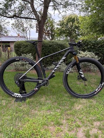 Canyon Exceed CF SLX beschikbaar voor biedingen