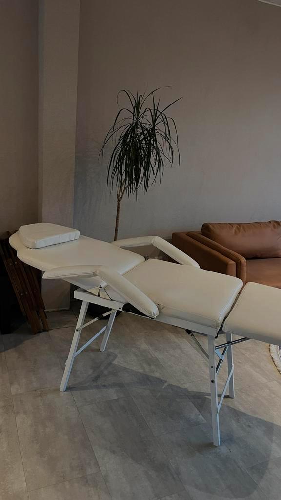 Massage-/behandelstoel in goede staat – wit, Sport en Fitness, Massageproducten, Ophalen
