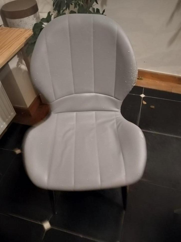 GRATIS - stoelen, Huis en Inrichting, Stoelen, Gebruikt, Vijf, Zes of meer stoelen, Leer, Metaal, Grijs, Ophalen