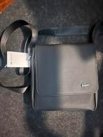 Lacoste schoudertas, Handtassen en Accessoires, Tassen | Schoudertassen, Ophalen