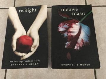 2 boeken Stephenie Meyer Twilight en Nieuwe maan beschikbaar voor biedingen