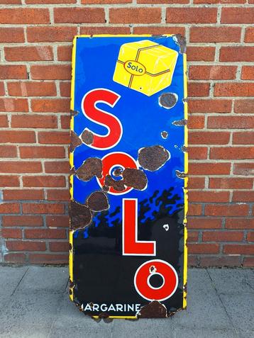 Emaille bord Solo beschikbaar voor biedingen