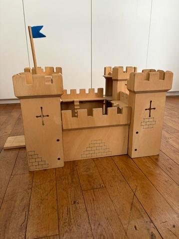 Kasteel hout  beschikbaar voor biedingen