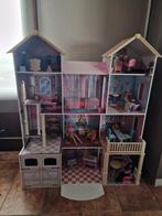 Maison de poupée (Barbie) Kidkraft meublée avec poupées, Ophalen, Zo goed als nieuw, Accessoires