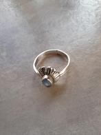 kleine zilveren ring met blauw steentje , te Ekeren, Gebruikt, Ophalen of Verzenden, Kleiner dan 17, Dame