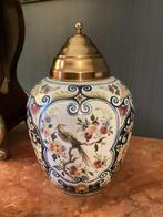 Potiche en Delft , multicolores. Signé., Antiquités & Art, Antiquités | Vases