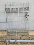 Antiek massief smeedijzeren tuinhek tuinpoort met paal, Ophalen of Verzenden, Zo goed als nieuw, IJzer, Tuinhek
