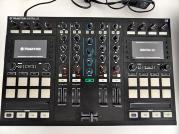 Native Instruments Traktor Kontrol S5 DJ MIDI controller  beschikbaar voor biedingen
