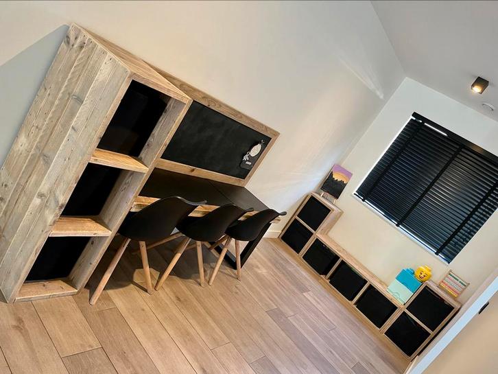 Steigerhout bureau en speelhoek + 3 stoelen, Huis en Inrichting, Bureaus, Bureau, Ophalen