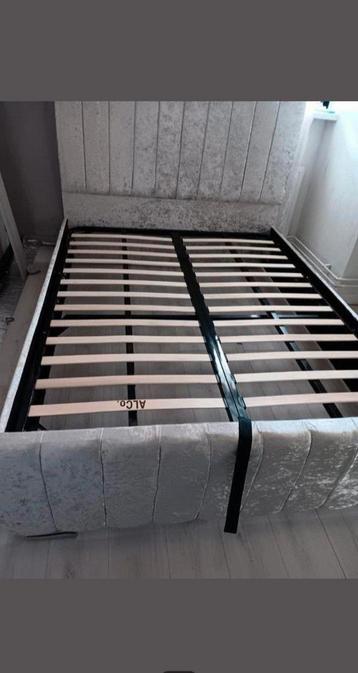Panel Line Bed Frame free delivery  beschikbaar voor biedingen