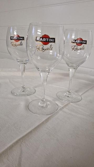 Glazen Martini Royal beschikbaar voor biedingen