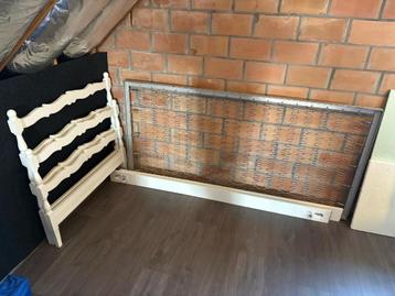 éénpersoonsbed beschikbaar voor biedingen